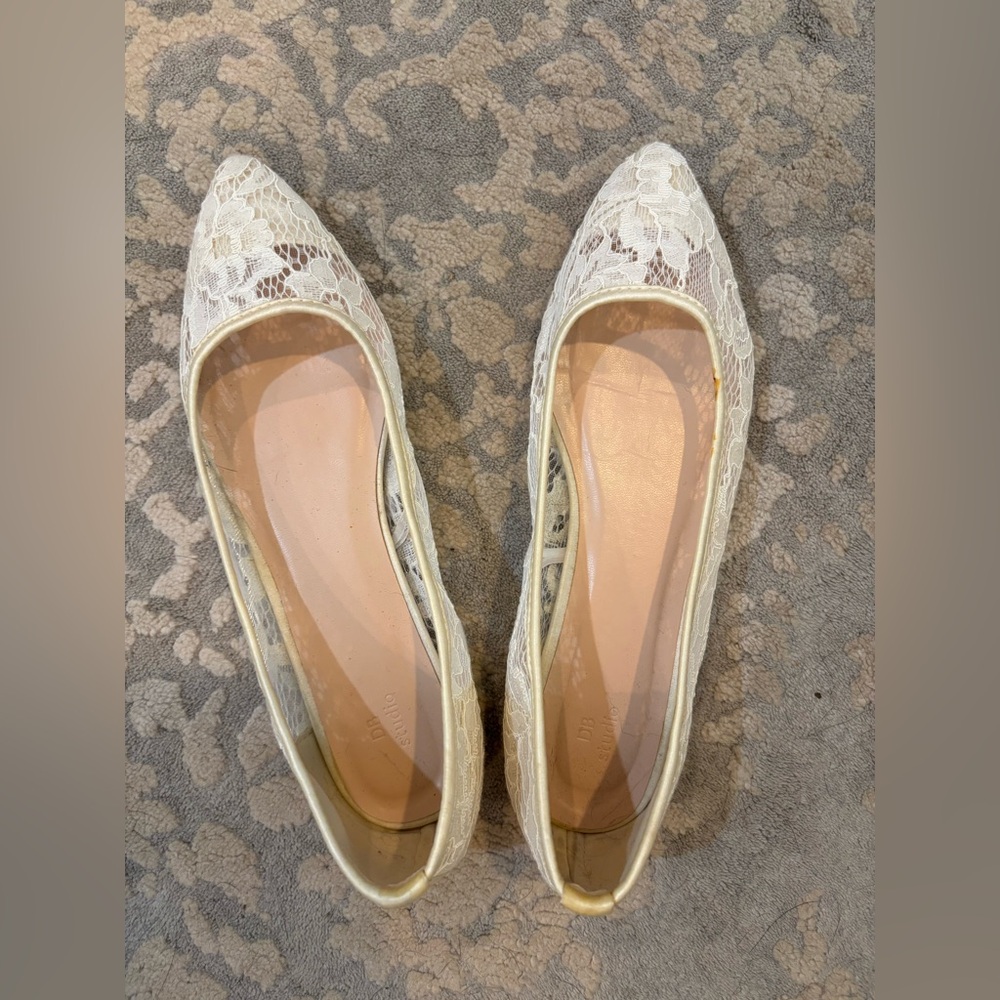 David’s Bridal Elegant Cream Lace Women's Flats